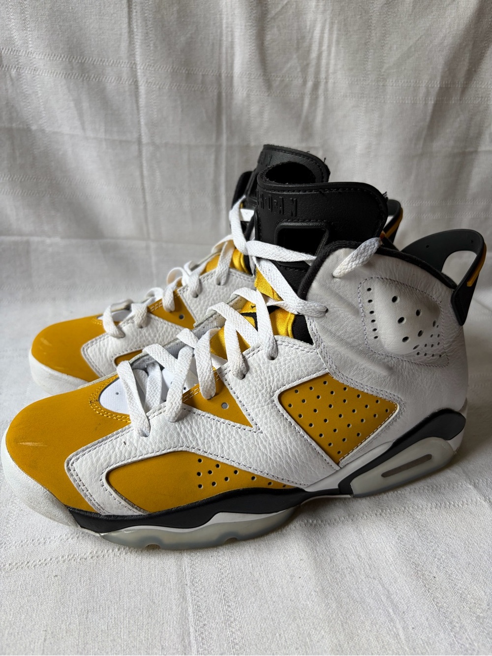 Nike Air Jordan 6 Retro Yellow Ochre White Sneakers Men's Size 9 CT8529-100